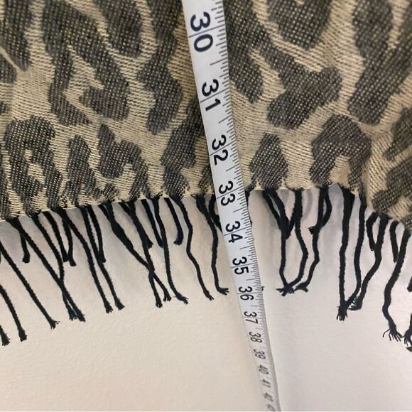 Accessori Italiani Scarf made in Italy lightweight animal, print fringe 72x22 - Picture 6 of 8